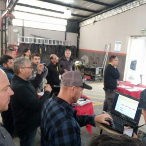 Capacitación oficial brindada por Wacker Neuson sobre Minicargadores SW